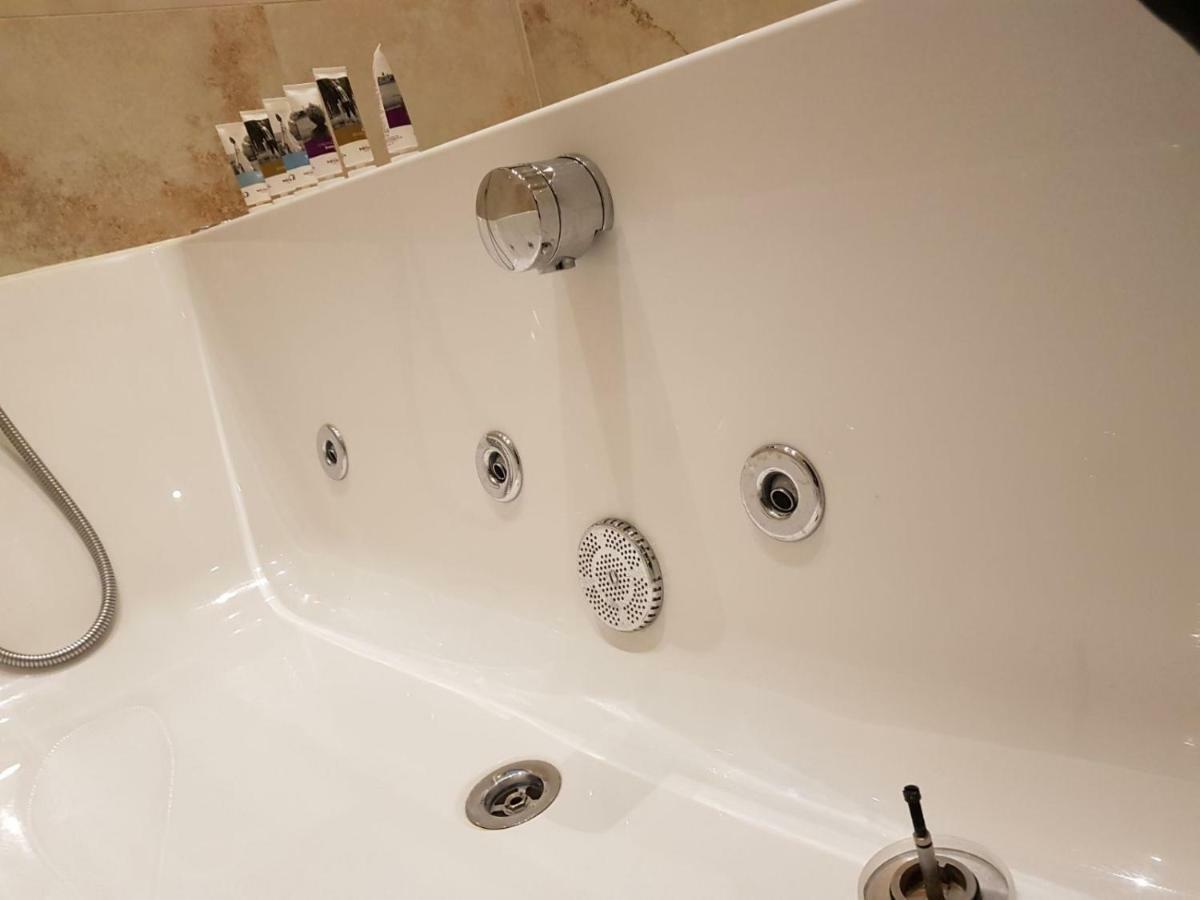 Heart Of Knightsbridge - Stunning Air Conditioned Apartment - 1 Minute Walk From Harrods Londres Extérieur photo